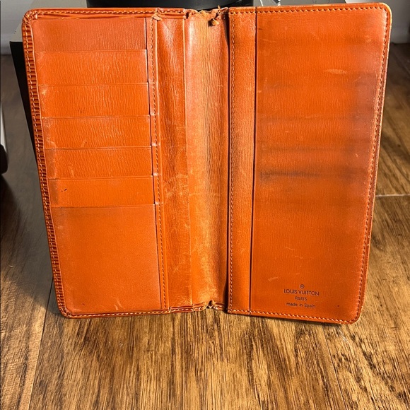 Louis Vuitton Epi Leather Wallet- Brown - Picture 5 of 9